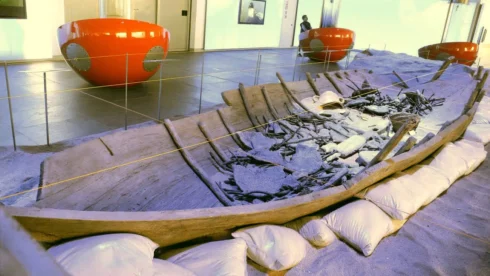 Experts start analysing Phoenician boat dating back to 600 BC preserved in sand off coast of Spain