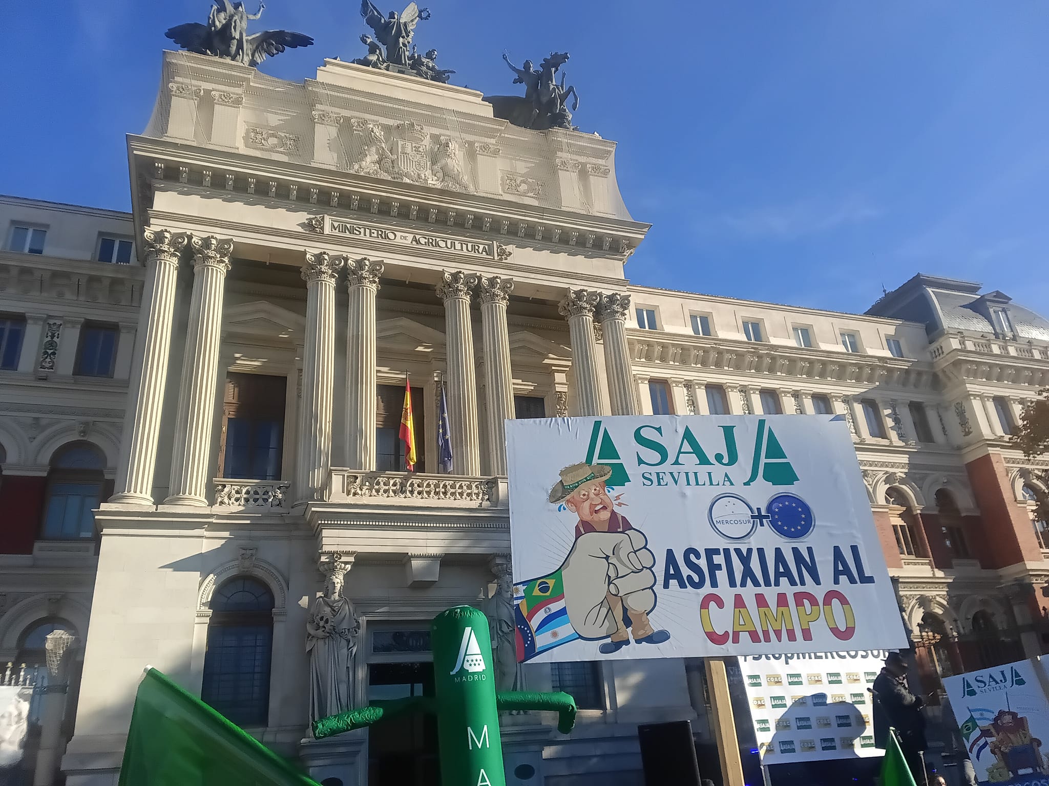 Farmers angry about flood of cheap imports from new Latin America deal stage protest in Madrid