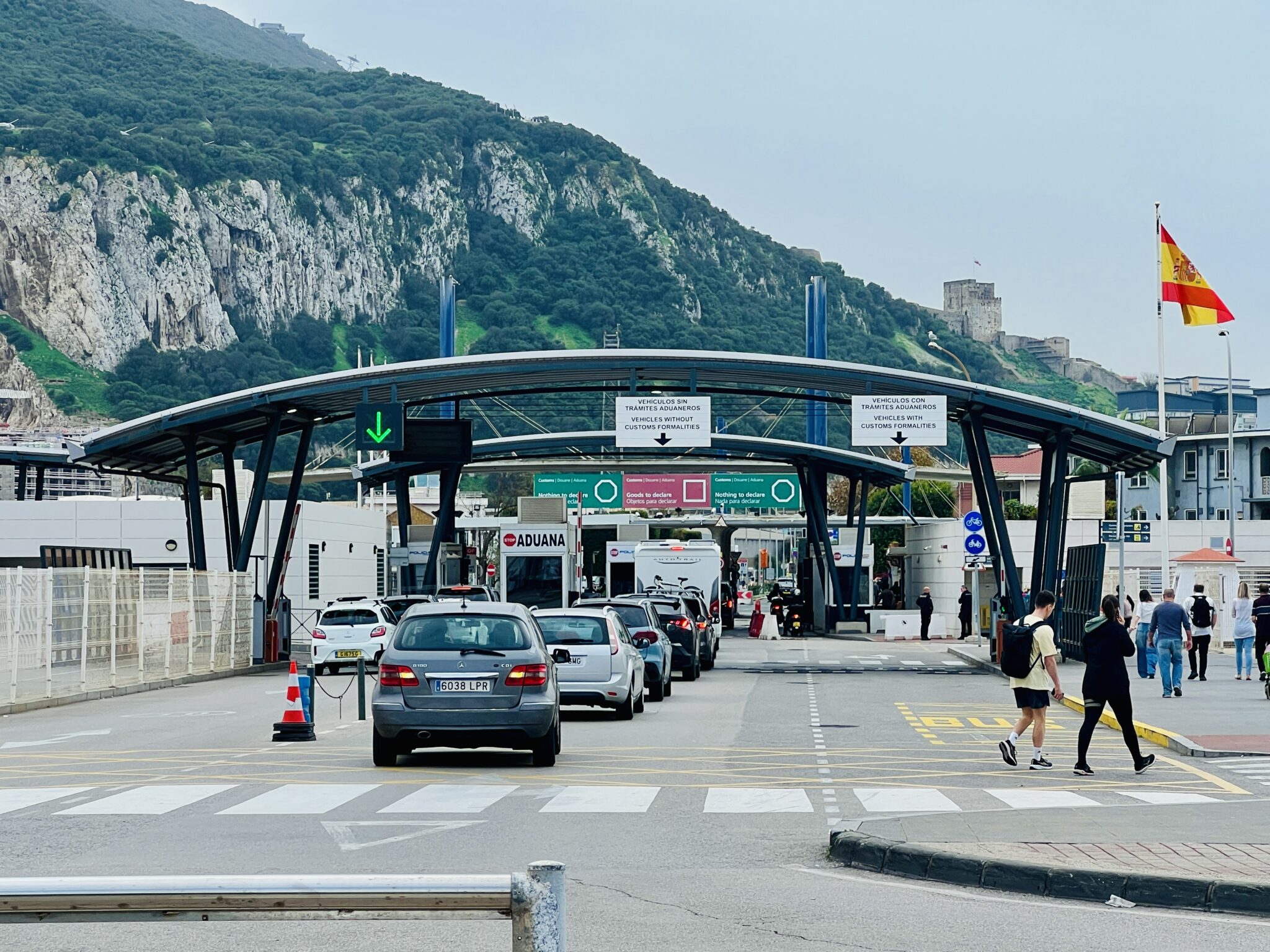 Gibraltar set to crackdown on under-the-table tradesmen from Spain ...