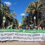 New ‘anti-tourism’ protest marches through Alicante: Locals chant ‘homes for people not tourists’