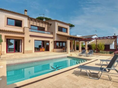 4 bedroom Villa for sale in Castell-Platja d'Aro with pool garage - € 795