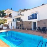 3 bedroom Villa for sale in Almunecar with pool garage - € 550