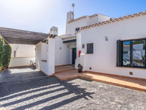 3 bedroom Villa for sale in El Valle Golf Resort with garage - € 350