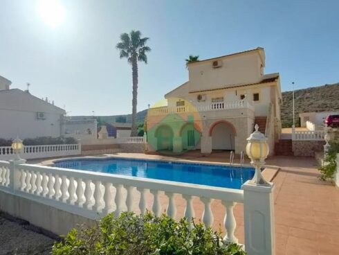 3 bedroom Villa for sale in Camposol with pool - € 245