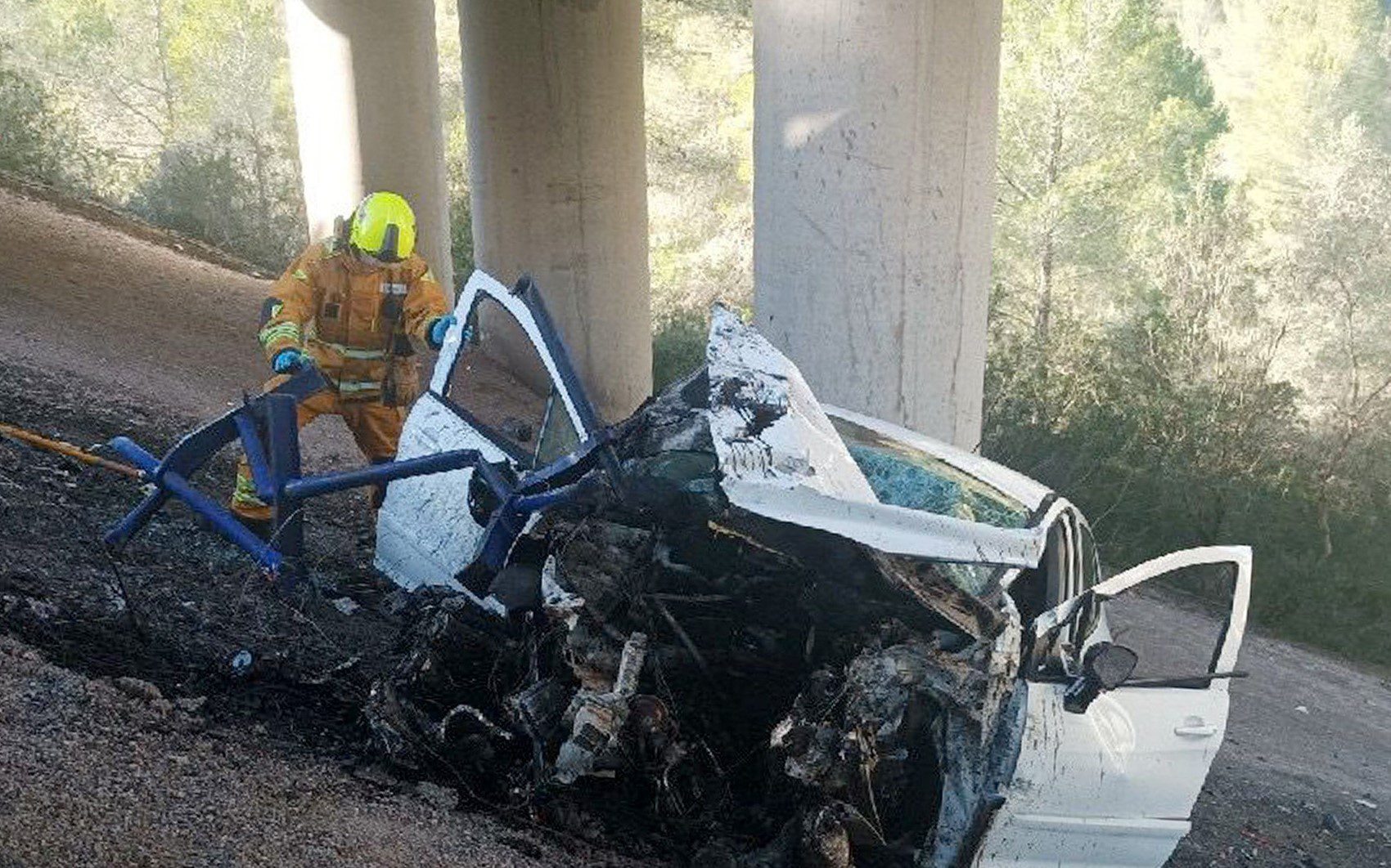 Miraculous escape for motorist after car plunges 15 metres off motorway bridge in Spain