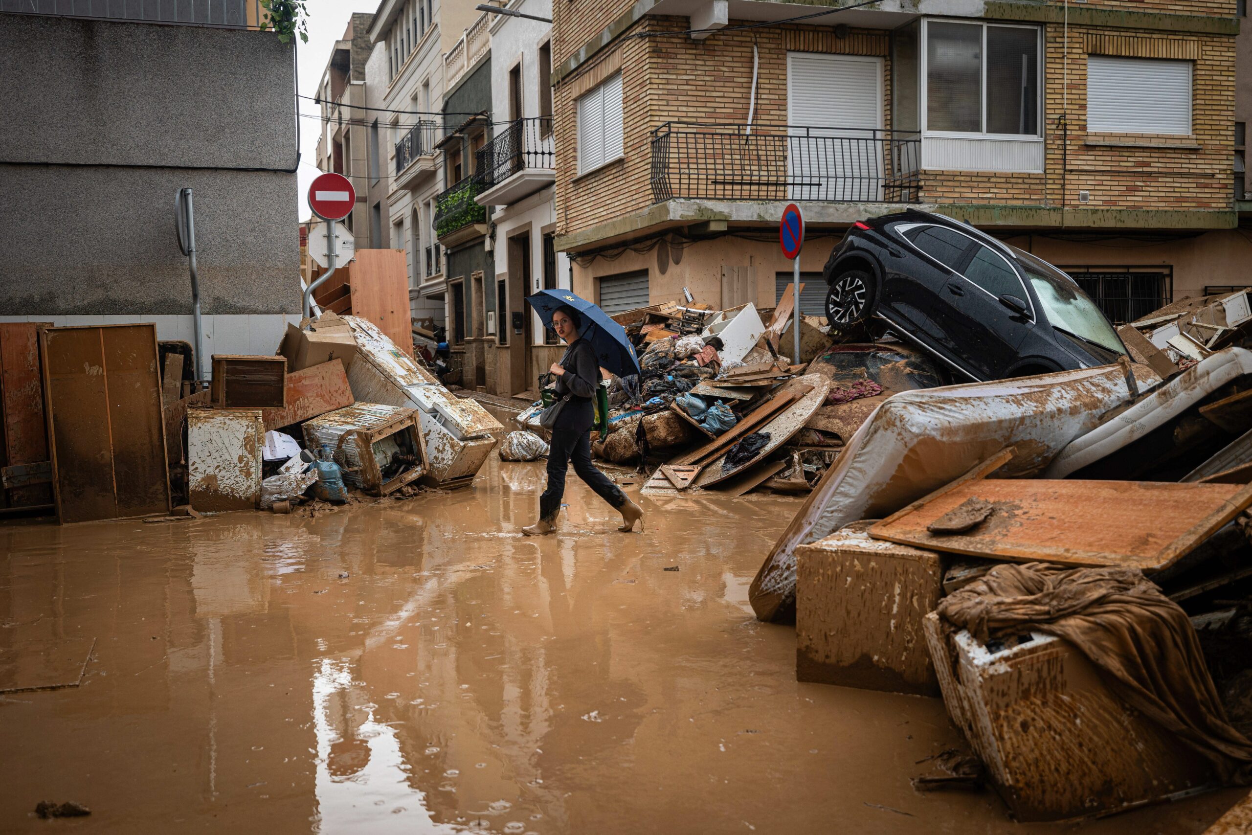 Judge investigating Valencia flood disaster says lives would have been saved if phone warnings had been sent earlier