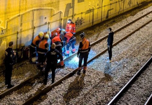 Selfie-taking girl electrocuted and falls eight metres after climbing railway bridge in Mallorca