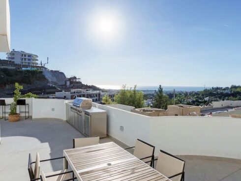 2 bedroom Apartment for sale in Benahavis with pool garage - € 595