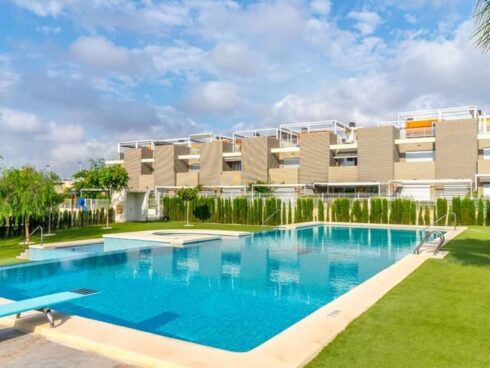 2 bedroom Apartment for sale in Torrevieja with pool garage - € 249