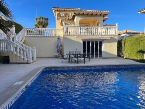 5 bedroom Villa for sale in Orihuela Costa with pool garage - € 499