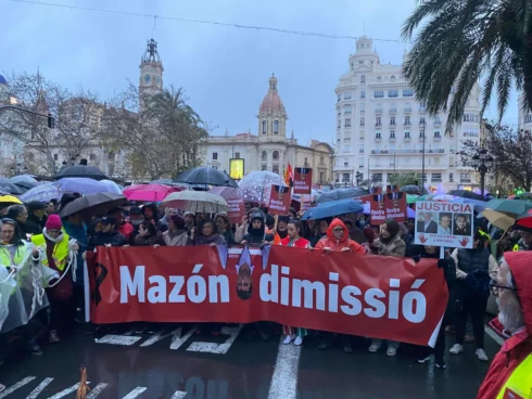 Latest protest demanding resignation of Carlos Mazon over handling of Valencia flood disaster attracts only 25,000 people- due to heavy rain