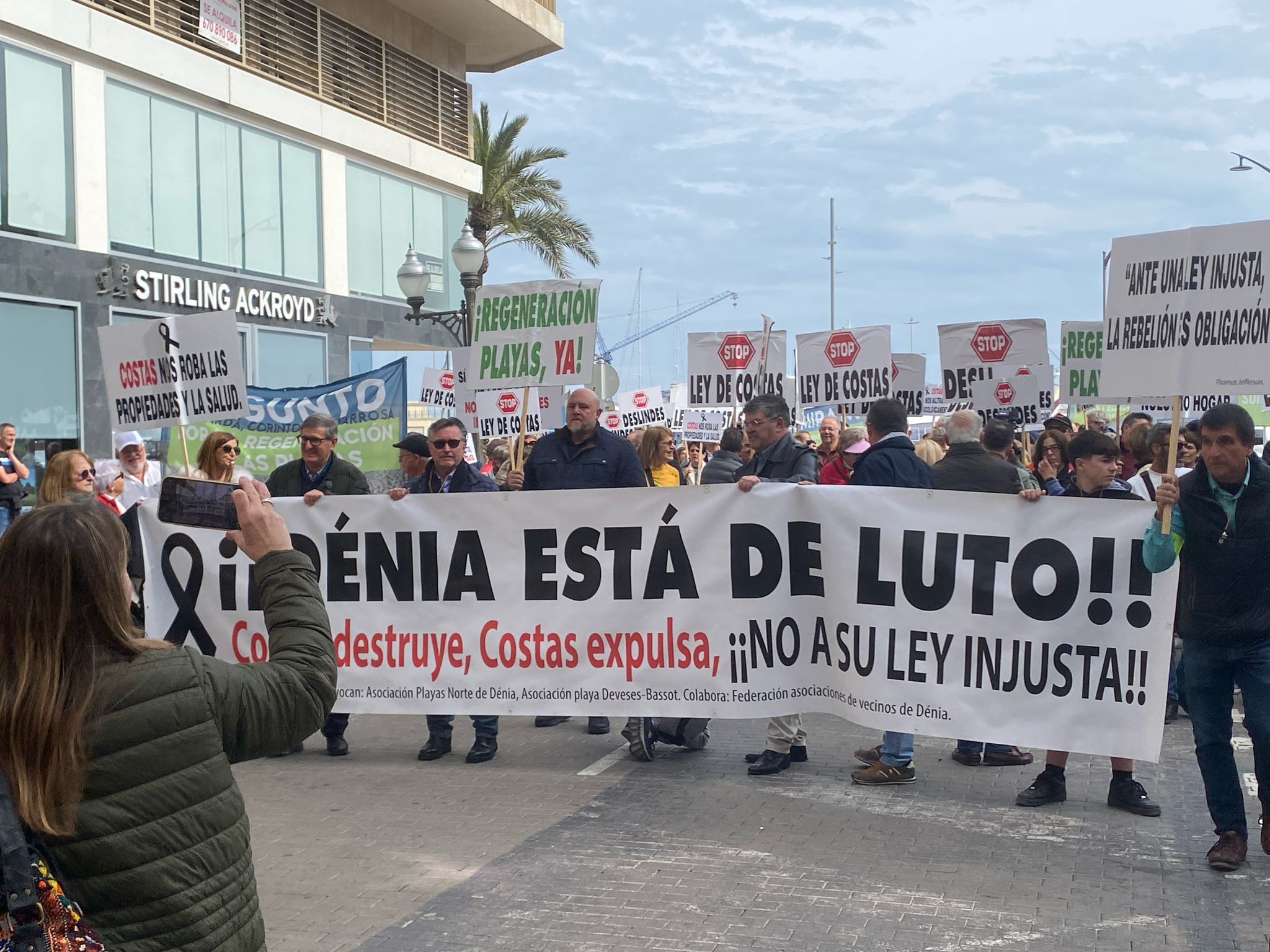 Protestors fume over 'obsolete' controversial coastal law that threatens homes on Spain's Costa Blanca