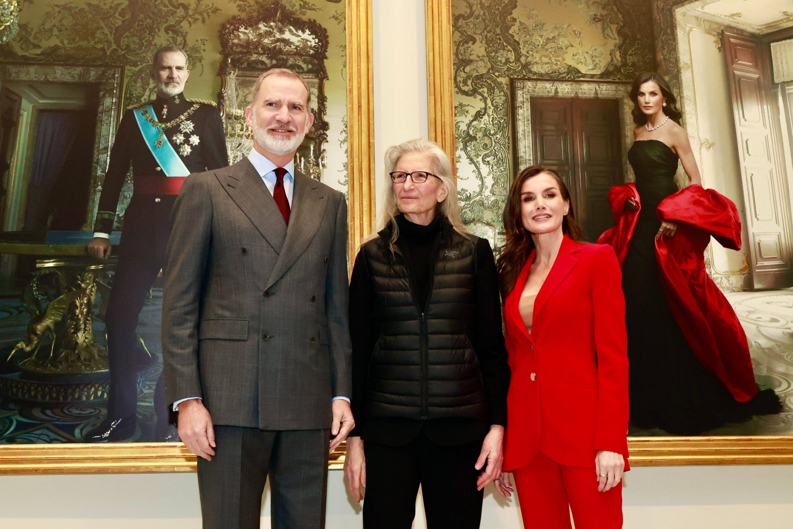 World famous photographer shows off striking new portraits of the King and Queen of Spain