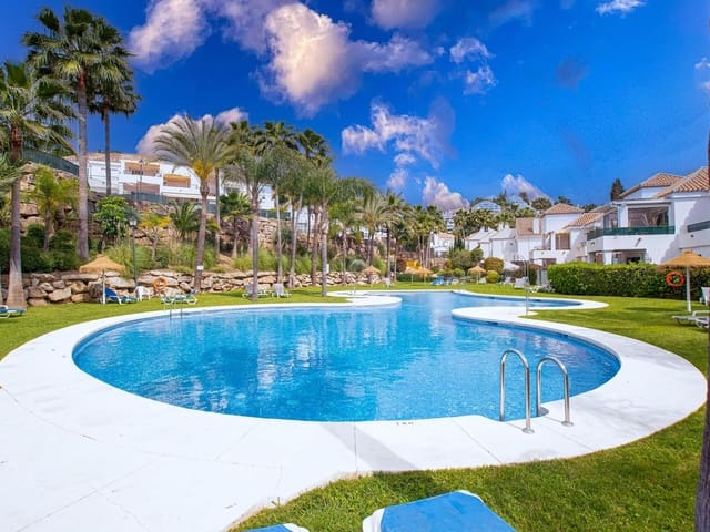 2 bedroom Apartment for sale in Nueva Andalucia with pool garage - € 349