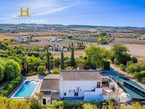 3 bedroom Villa for sale in Arcos de la Frontera with pool - € 282