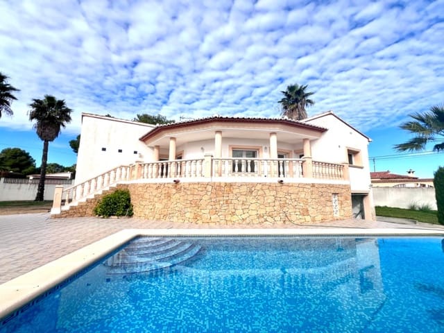 3 bedroom Villa for sale in Benissa with pool garage - € 620