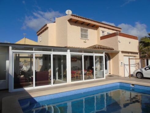 3 bedroom Villa for sale in Playa Honda - € 399