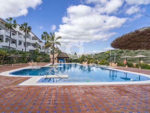 2 bedroom Apartment for sale in Castillo de la Duquesa with pool - € 240